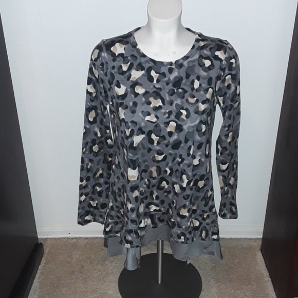 LOGO by Lori Goldstein Tops - Logo by Lori Goldstein leopard print top